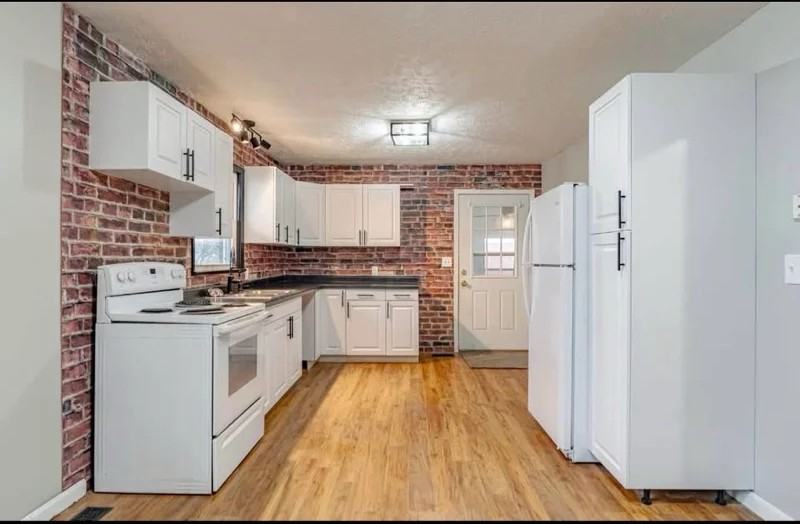 505 W Walnut St - Photo 2 of 10