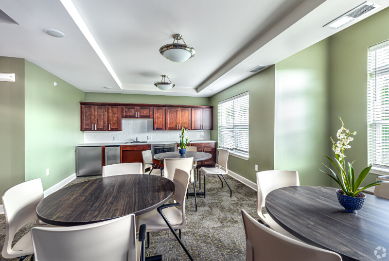 802 N Main St - Photo 3 of 23