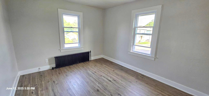 233 Lester Ave #2L - Photo 4 of 8