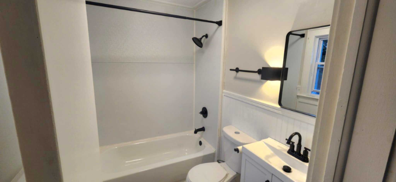 233 Lester Ave #2L - Photo 5 of 8