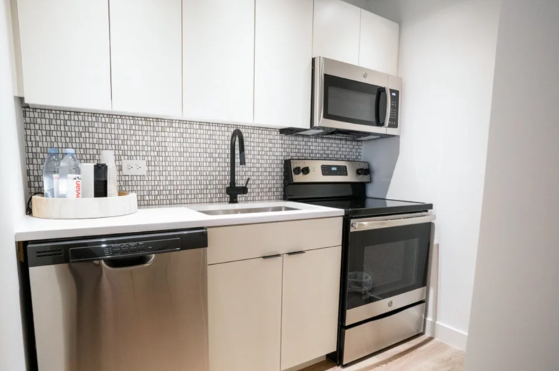 19 E Chestnut St - Photo 4 of 10