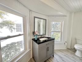 featured image of 957 Vine St