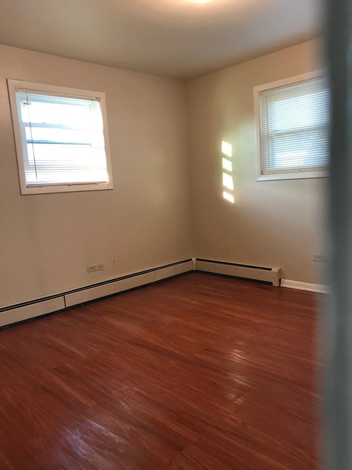 13058 Wood St #3EAST - Photo 5 of 8