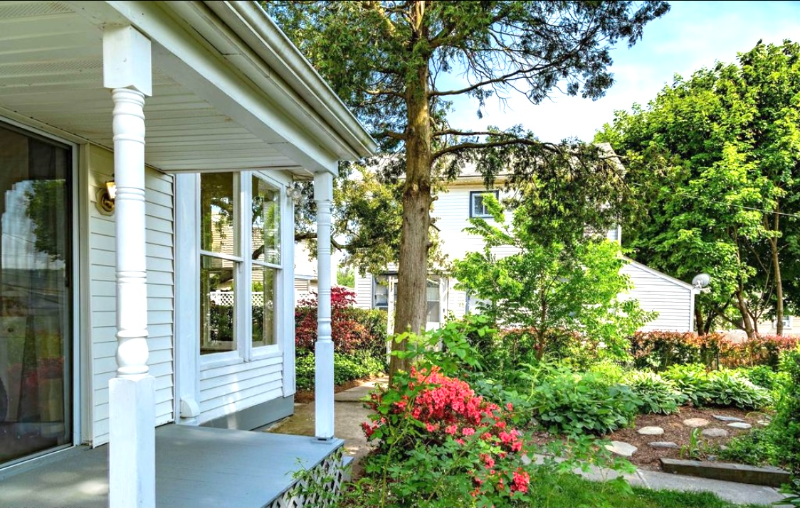 949 Vine St - Photo 4 of 4