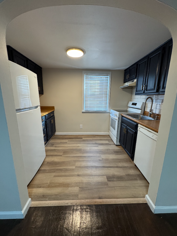 412 Pershing Dr #B - Photo 2 of 17