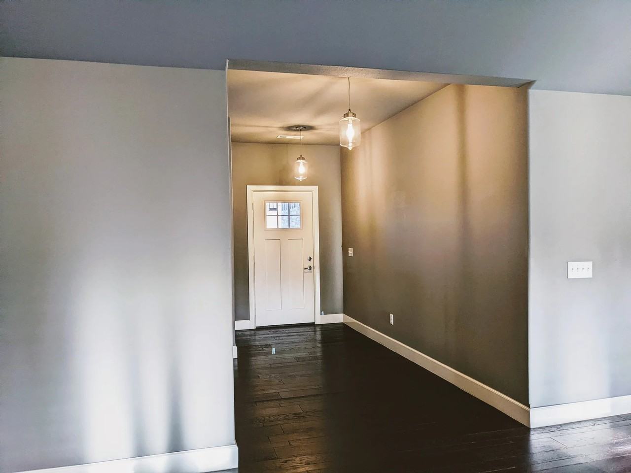 700 Hawthorn Way - Photo 3 of 9