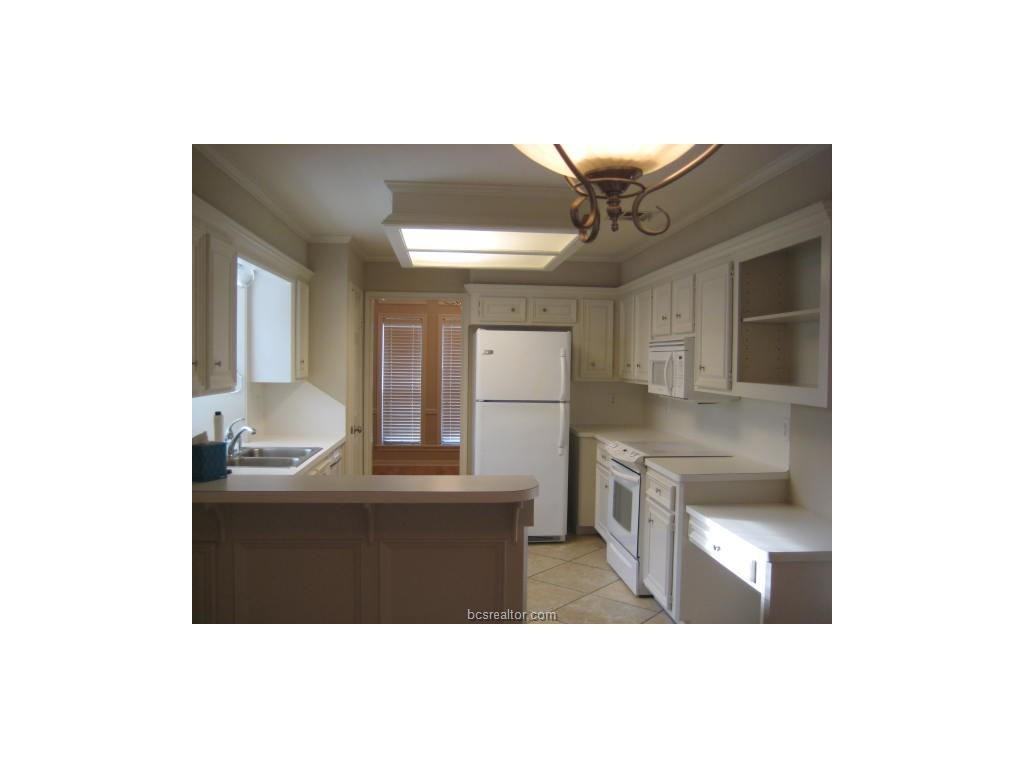 606 Yorkshire Dr - Photo 2 of 16