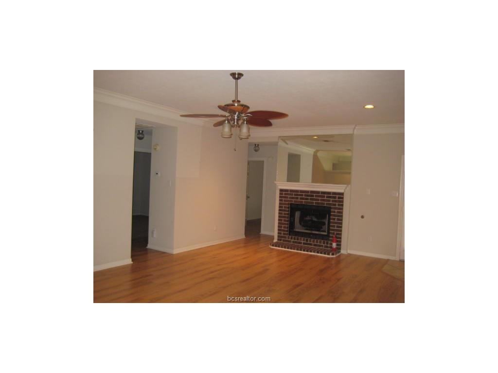 606 Yorkshire Dr - Photo 3 of 16