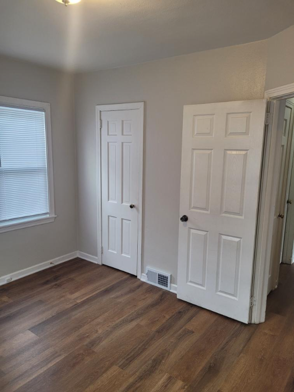 2004 Elmwood St - Photo 7 of 20