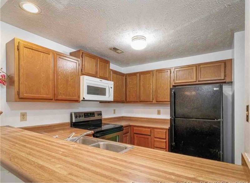1904 Tryon Dr #8 - Photo 3 of 23