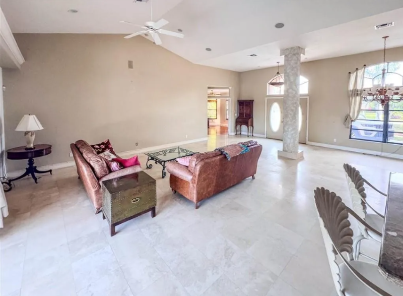 480 Flamingo Ave - Photo 3 of 20