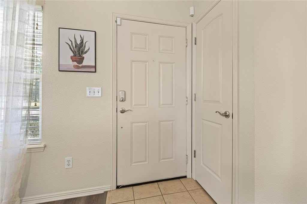 4462 W Alberta St - Photo 3 of 26