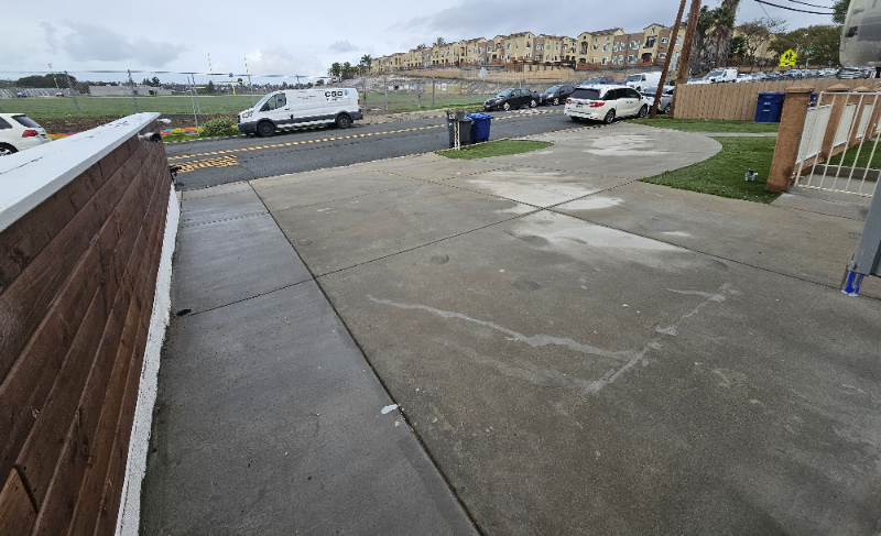 853 Kempton St - Photo 4 of 20