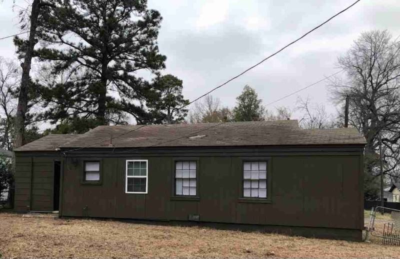 828 Hickam Dr - Photo 3 of 7