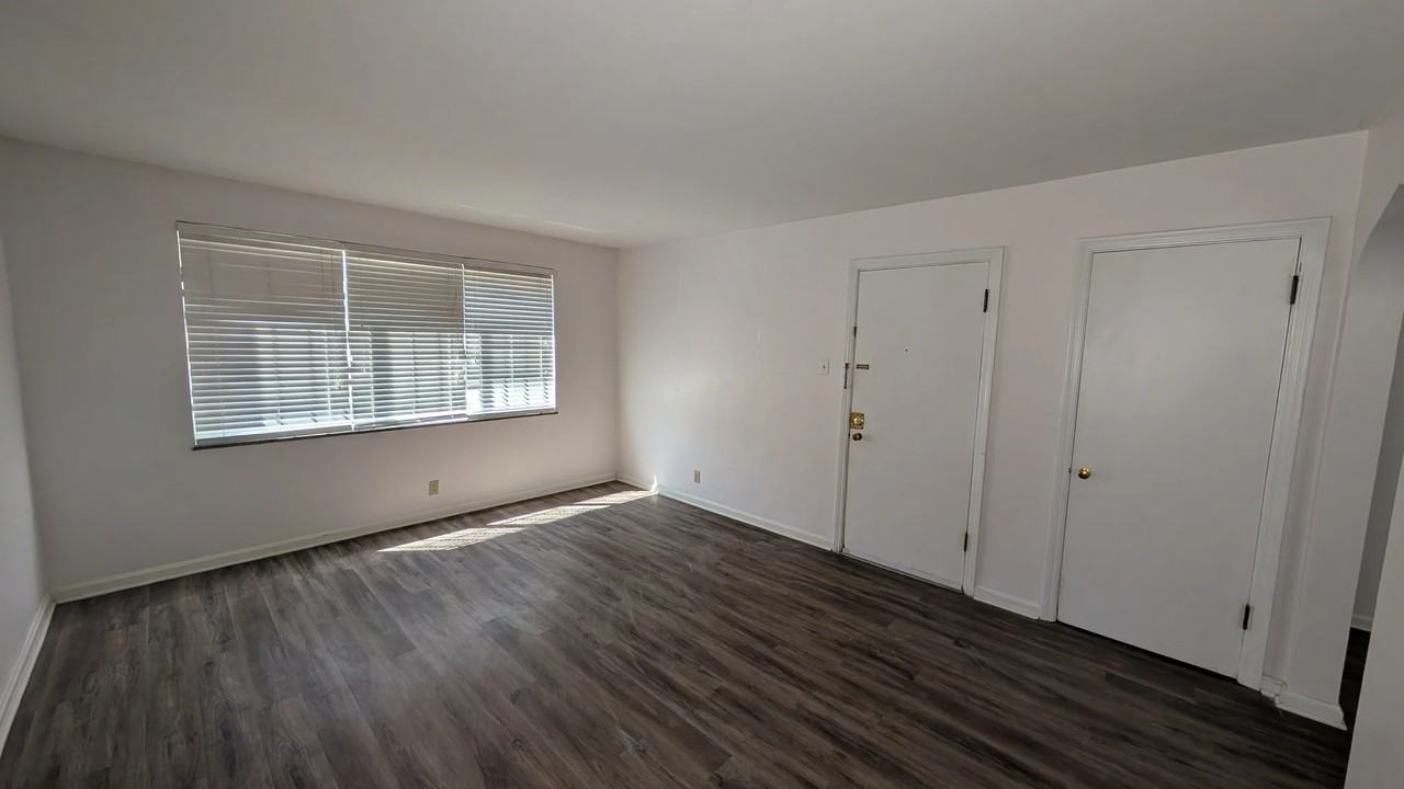 5825 Sunshine Dr - Photo 3 of 14