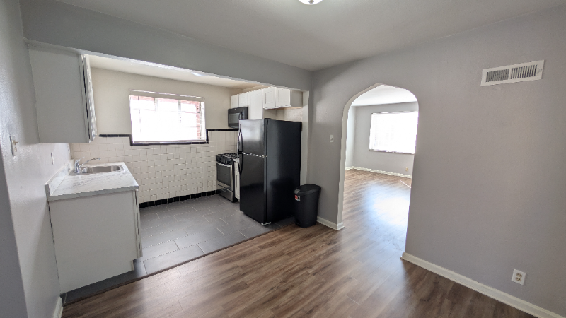 5825 Sunshine Dr - Photo 5 of 14