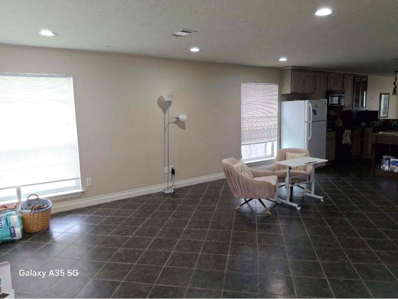 129B Richards St - Photo 4 of 15