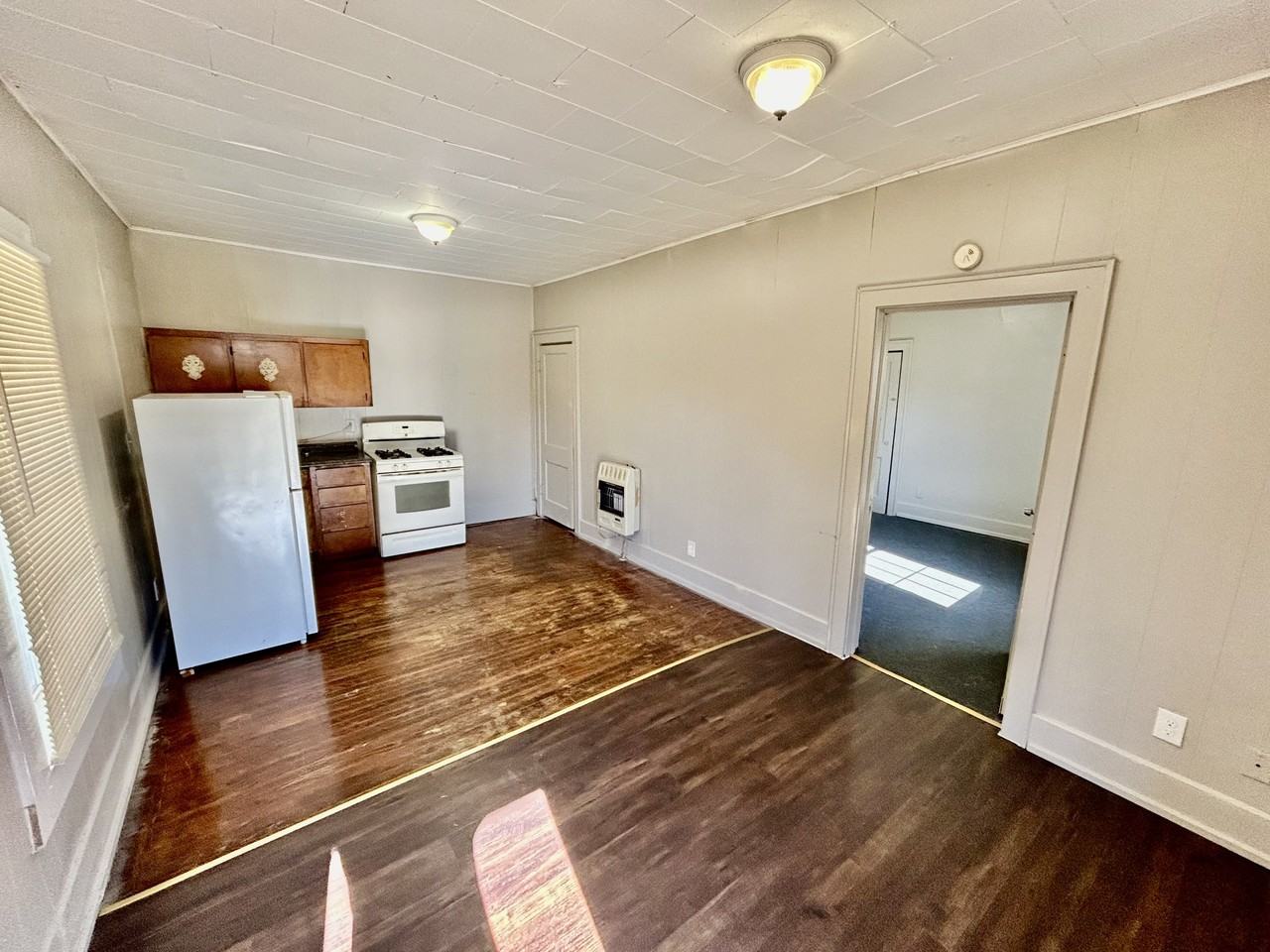 424 1/2 S Johnston St #1 - Photo 2 of 6