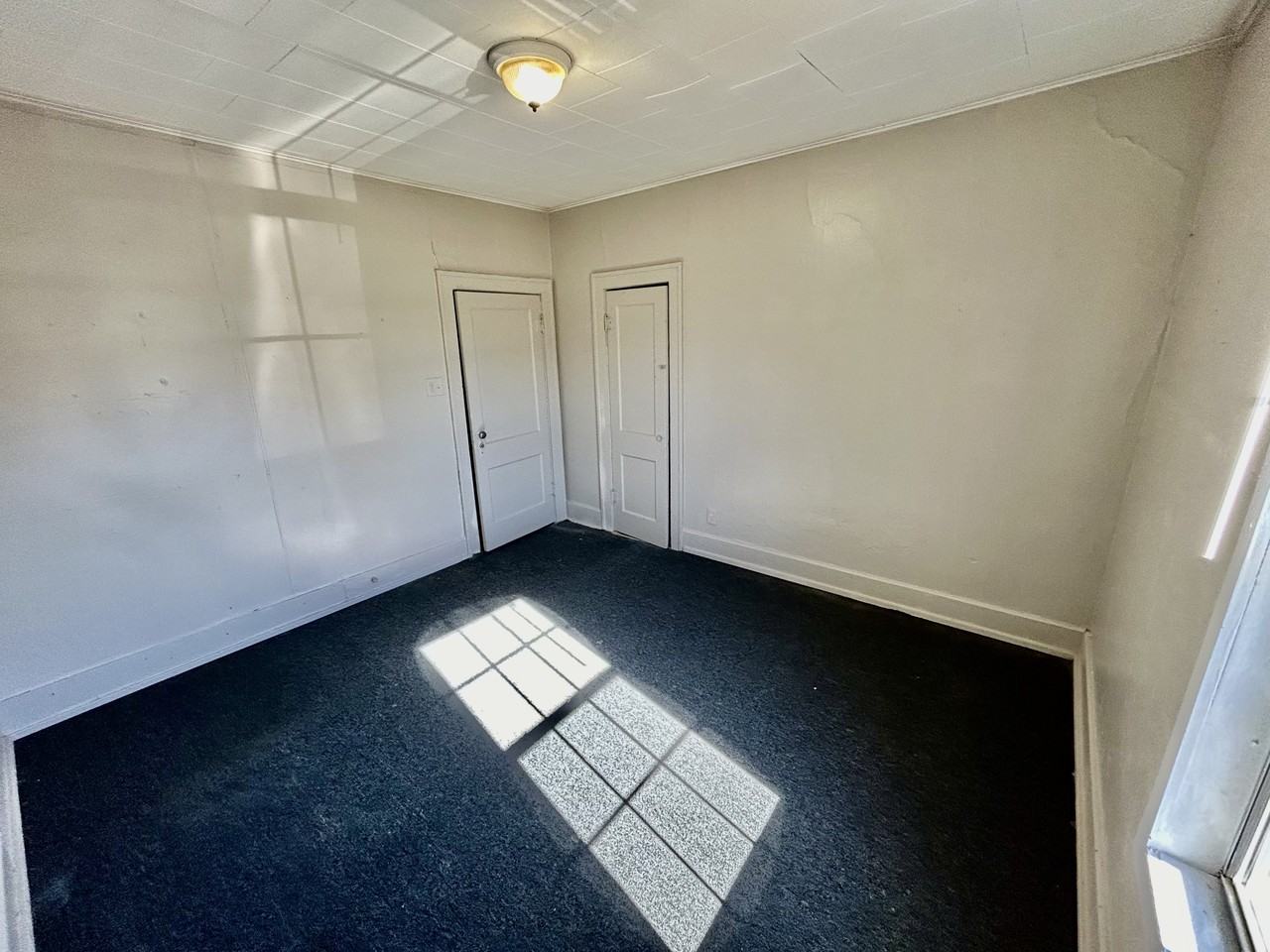 424 1/2 S Johnston St #1 - Photo 3 of 6