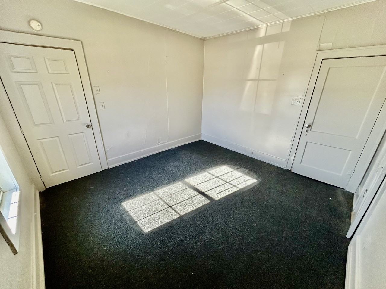 424 1/2 S Johnston St #1 - Photo 4 of 6