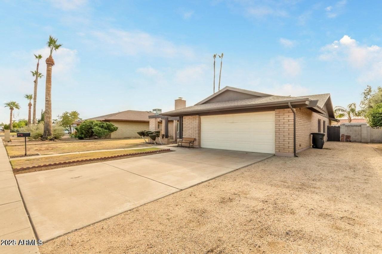 4409 W Orchid Ln - Photo 3 of 42