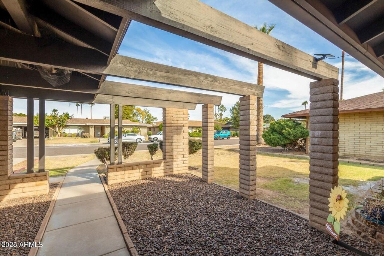 4409 W Orchid Ln - Photo 5 of 42