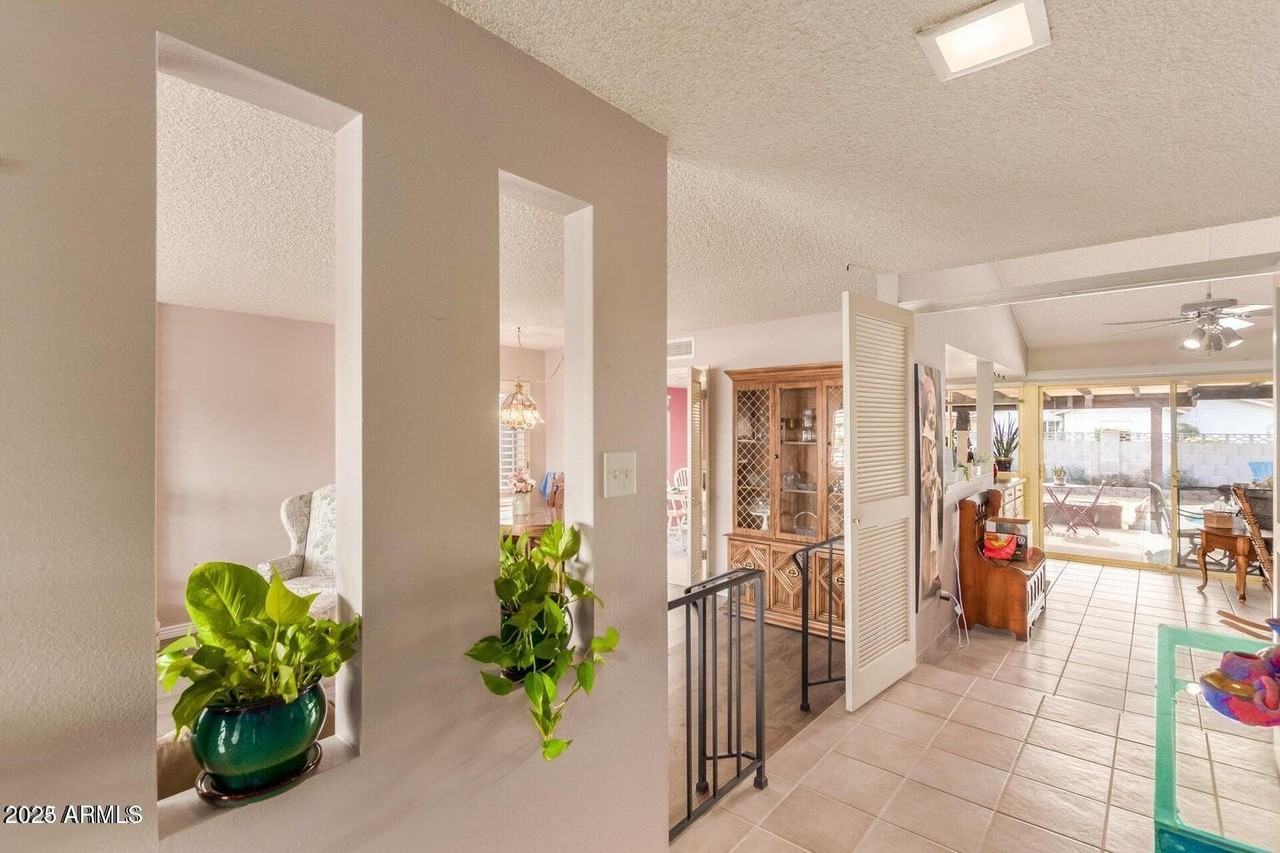 4409 W Orchid Ln - Photo 7 of 42