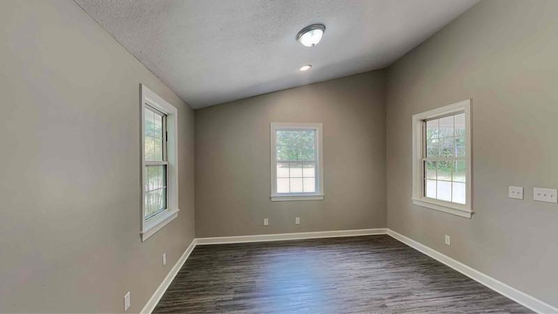 1924 Pontiac Ave - Photo 2 of 10