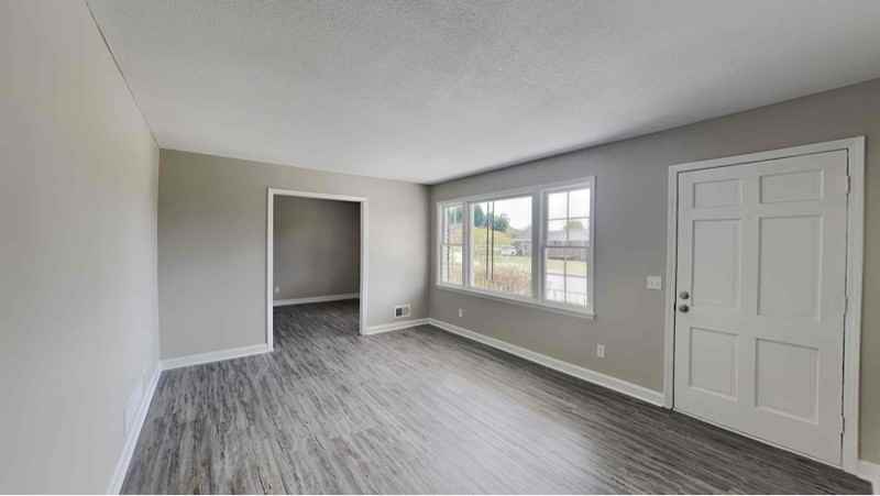 1924 Pontiac Ave - Photo 4 of 10