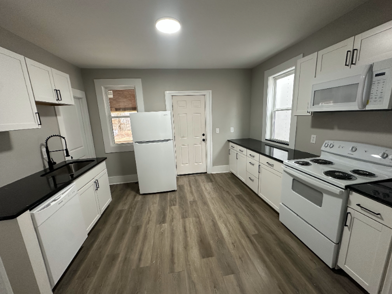 224 W Brown Ave #224 - Photo 2 of 16