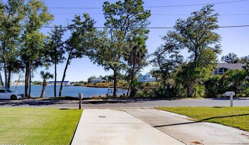 359 Mercedes Ave - Photo 2 of 20