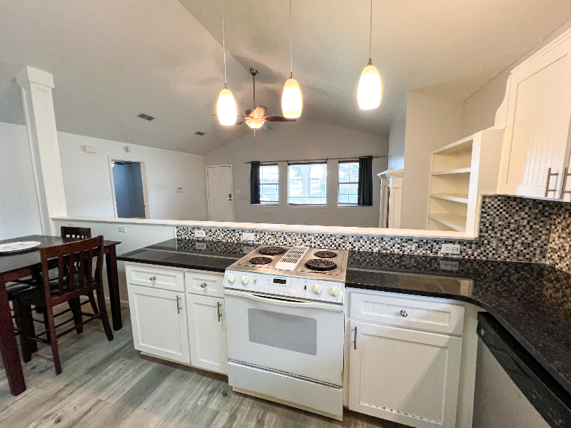 359 Mercedes Ave - Photo 5 of 20