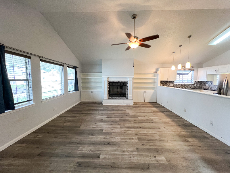 359 Mercedes Ave - Photo 6 of 20