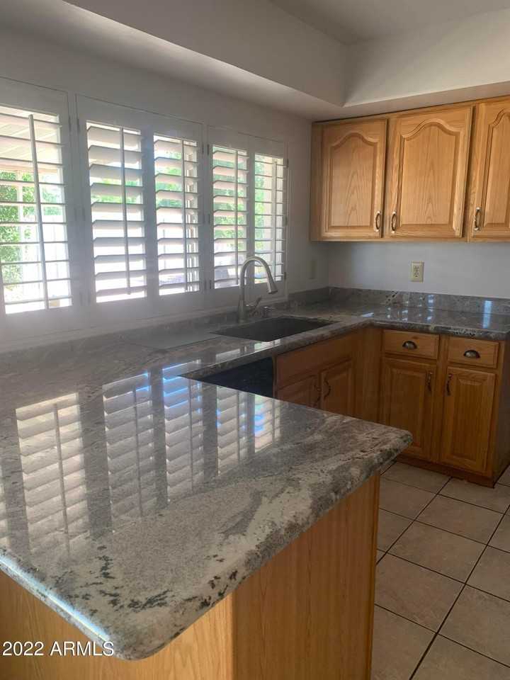 4132 W Shangri La Rd - Photo 6 of 11