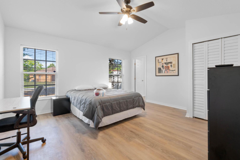 802 Abbott Ave - Photo 3 of 8