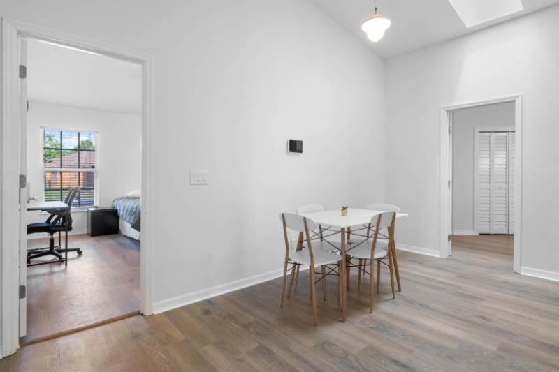 802 Abbott Ave - Photo 7 of 8