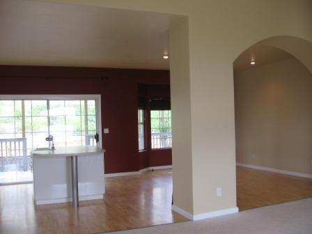 10073 Roseview Dr - Photo 4 of 16