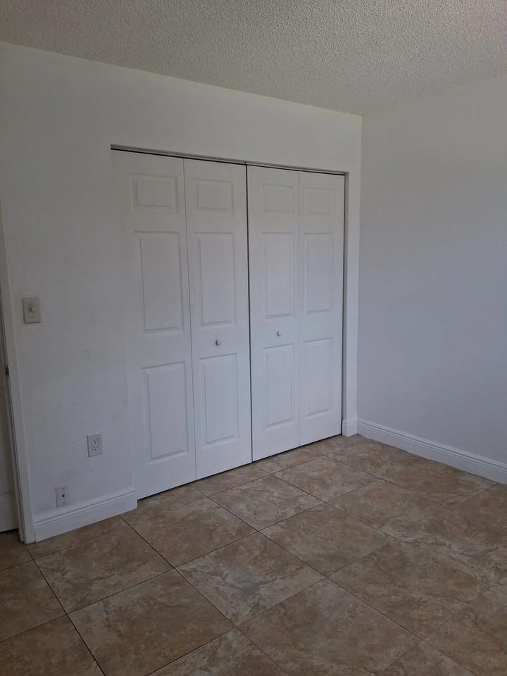 9829 Nob Hill Ln - Photo 4 of 14