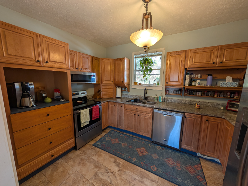 115 Lake Dr - Photo 5 of 19