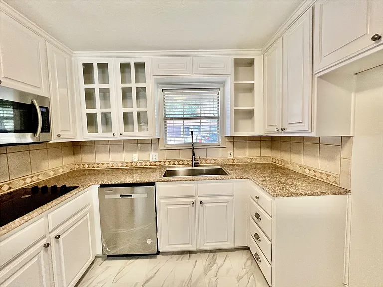 6705 Nola Ct - Photo 4 of 9