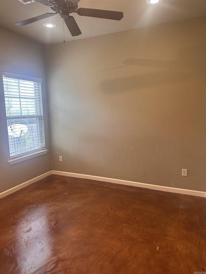 208 Ethel Dr Unit 2 - Photo 4 of 9