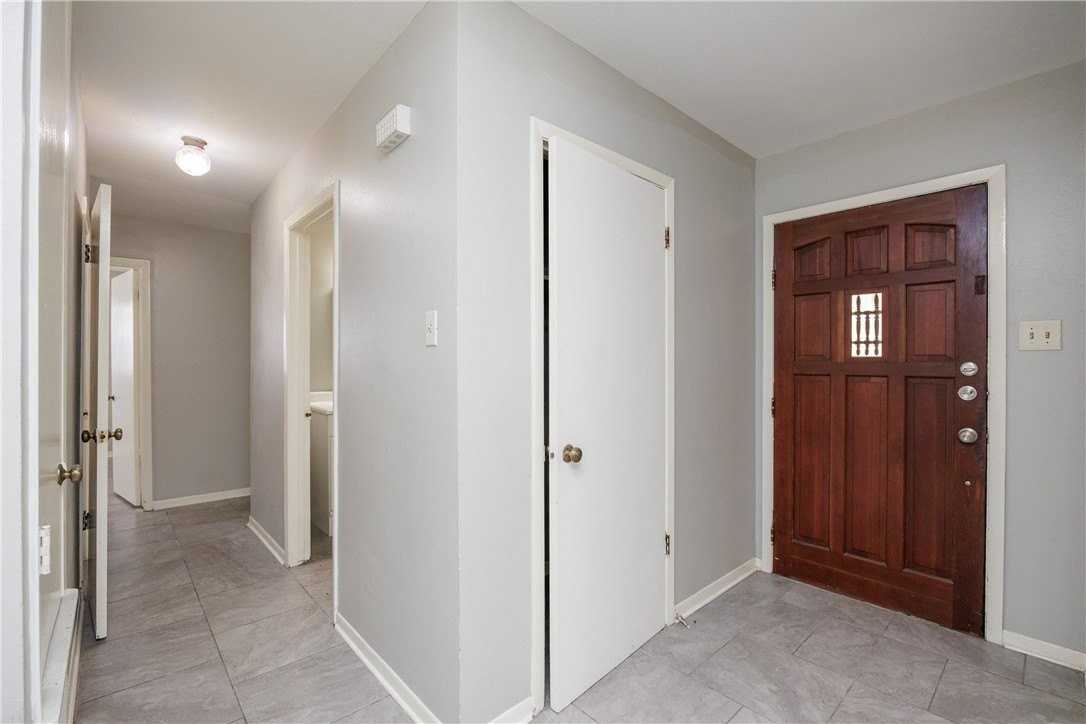 207 Blanco Dr - Photo 5 of 40