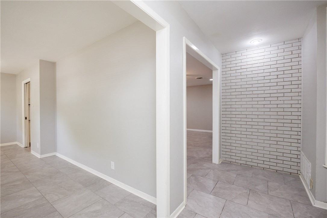 207 Blanco Dr - Photo 6 of 40