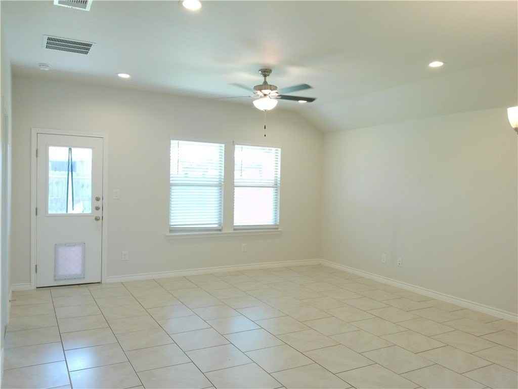 7701 Lariat Toss Dr - Photo 5 of 17