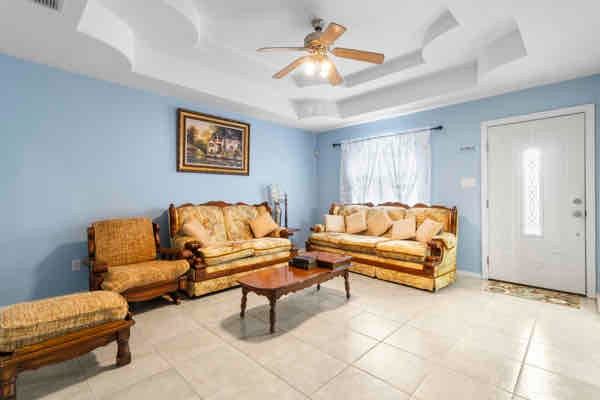 5001 Retama St - Photo 3 of 11