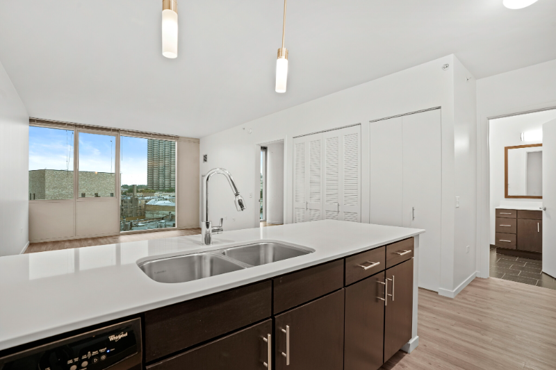 3720 N Halsted St - Photo 3 of 10