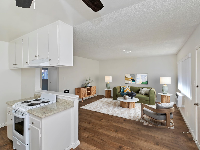 15120 Woodruff Ave - Photo 4 of 8