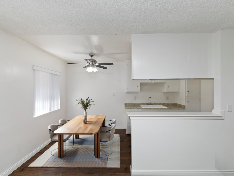 15120 Woodruff Ave - Photo 5 of 8