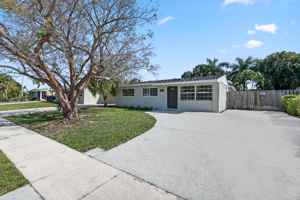 featured image of 3664 Florida Blvd