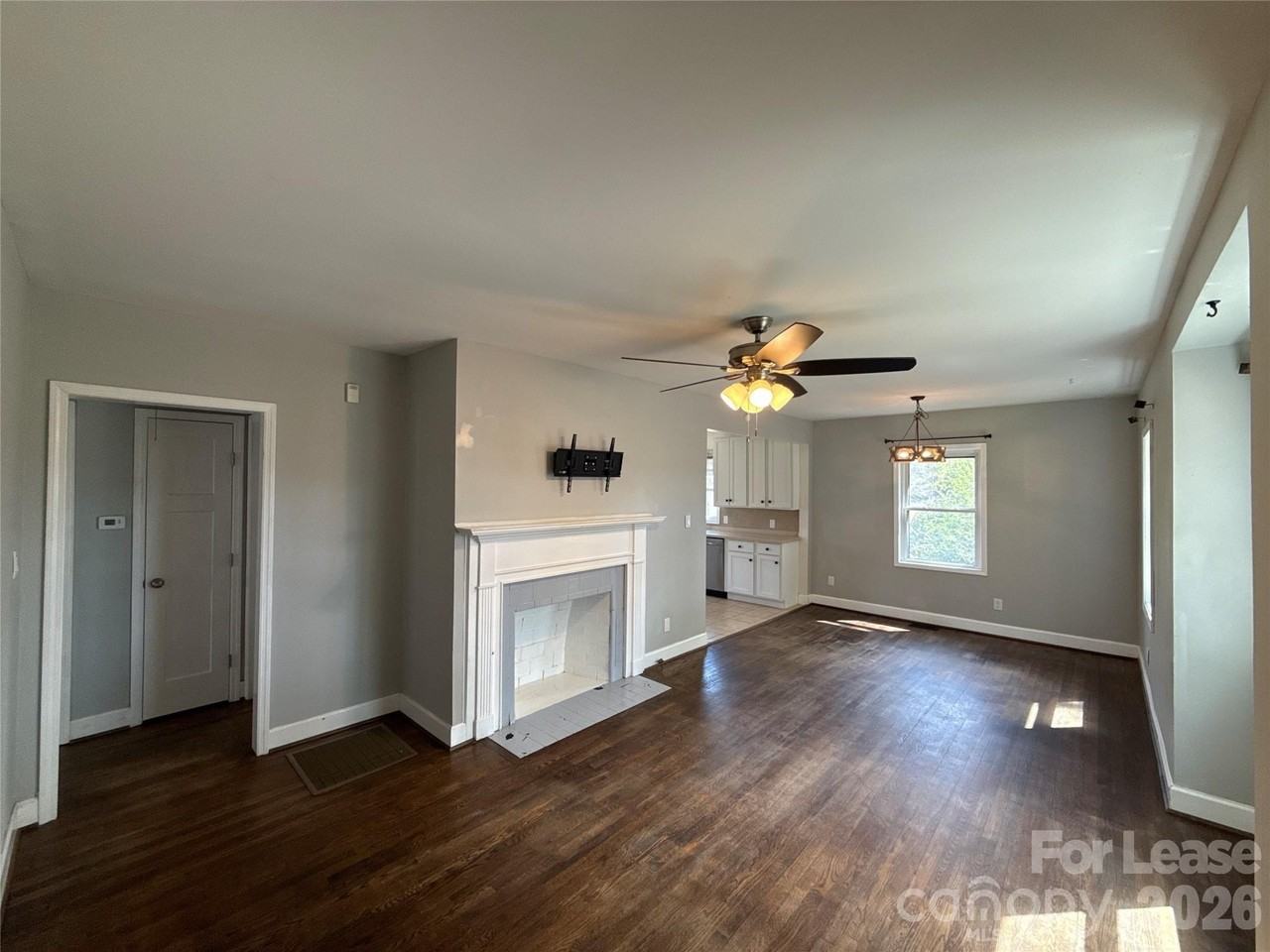 2520 Brentwood Pl - Photo 2 of 15